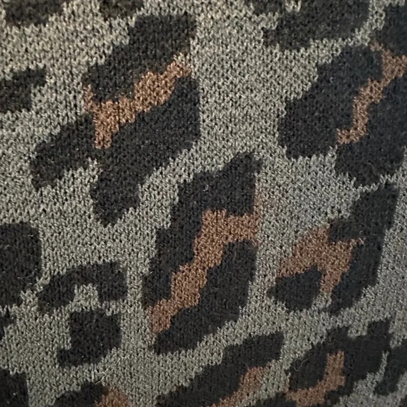 Ann Taylor | nwot Leopard Print Short Sleeve Knit Tee / Top | Small - Picture 2 of 4